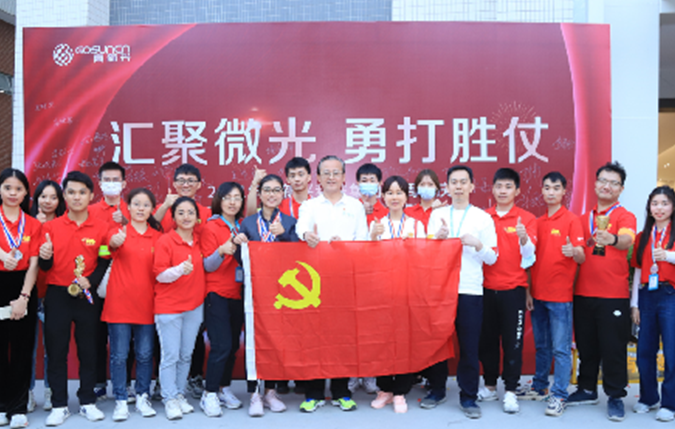 图片3：集团党员职工起劲加入集团首届职工意见意义运动会，，，，，，展现聚力向前、勇猛拼搏的体育精神.png